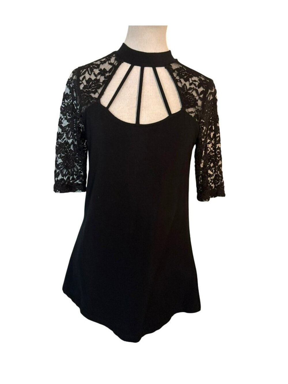 Torrid Foxy Cage Neck Floral Lace Sleeves Black Top Size 0 (Large)